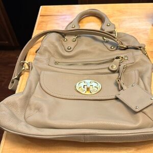 Nice satchel not worn much in very good condition